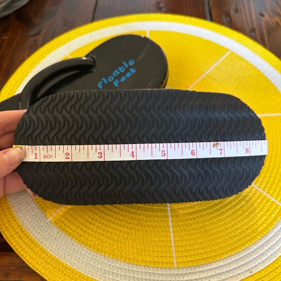 Black Floaties - Picture 5 of 7